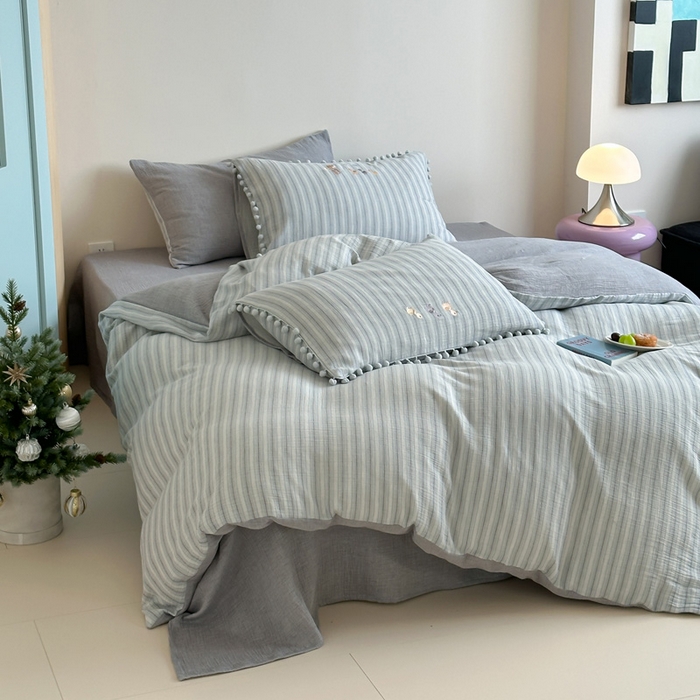 91家纺网 家纺一手货源 找家纺 （总）咏绒家纺工厂店 2025新款双层色织皱皱纱精致绣花球球款四件套