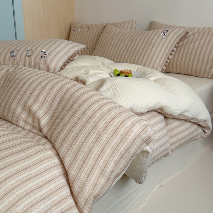 91家纺网 家纺一手货源 找家纺 （总）咏绒家纺工厂店 2025新款双层色织皱皱纱精致绣花球球款四件套