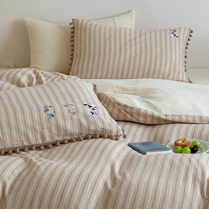 91家纺网 家纺一手货源 找家纺 （总）咏绒家纺工厂店 2025新款双层色织皱皱纱精致绣花球球款四件套