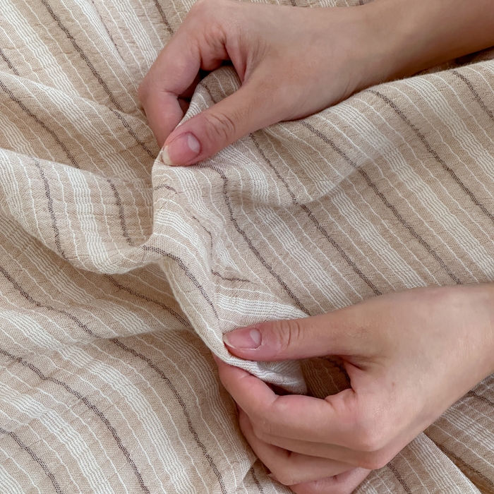 91家纺网 家纺一手货源 找家纺 （总）咏绒家纺工厂店 2025新款双层色织皱皱纱精致绣花球球款四件套