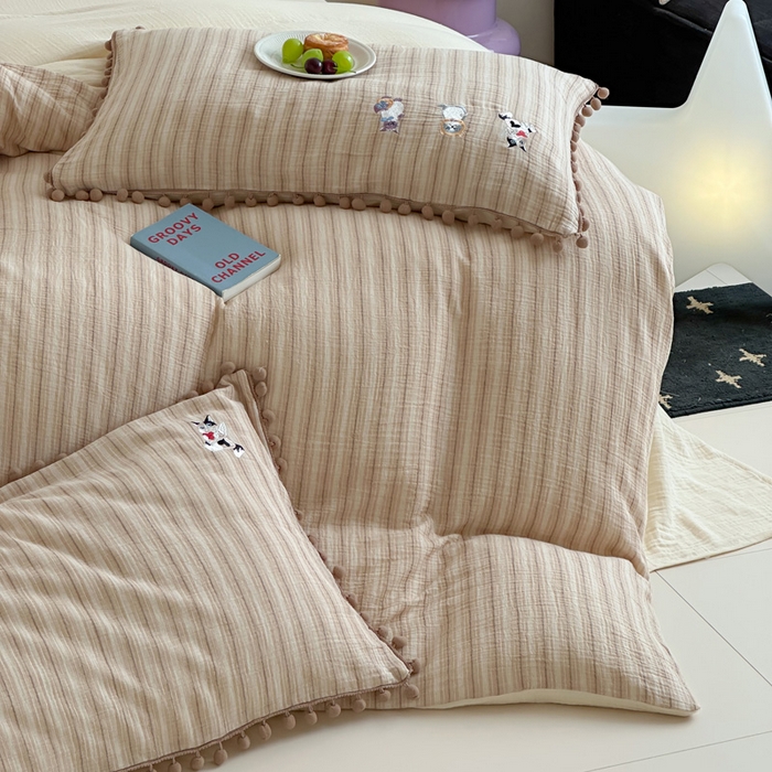 91家纺网 家纺一手货源 找家纺 （总）咏绒家纺工厂店 2025新款双层色织皱皱纱精致绣花球球款四件套