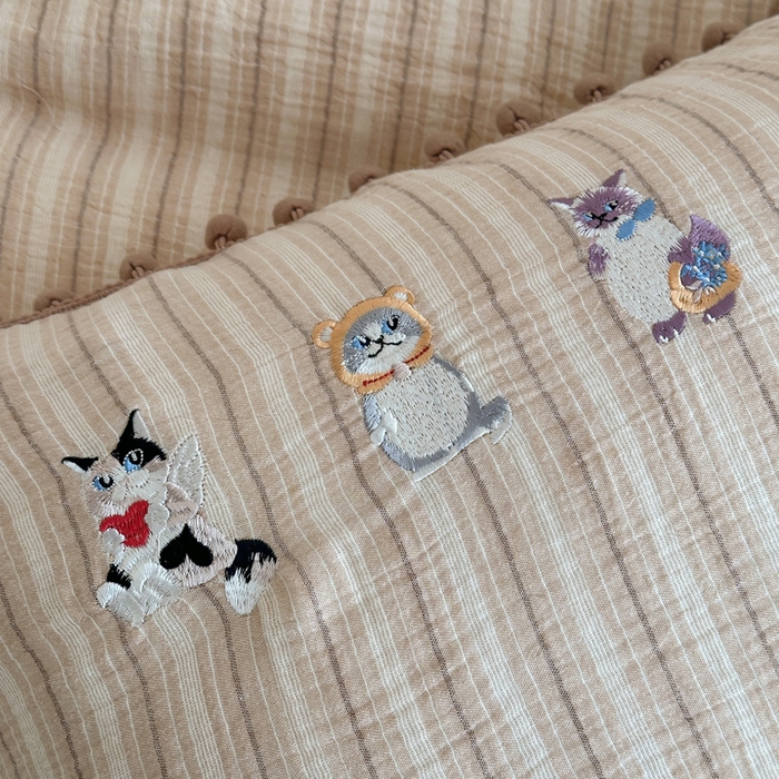 91家纺网 家纺一手货源 找家纺 （总）咏绒家纺工厂店 2025新款双层色织皱皱纱精致绣花球球款四件套