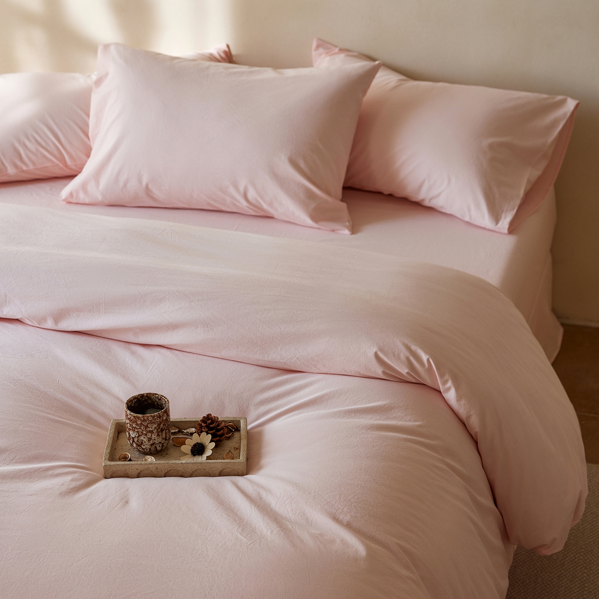 91家纺网 家纺一手货源 找家纺 轩和家居 2025新款全棉高支旧感砂洗长绒棉四件套 薄樱粉