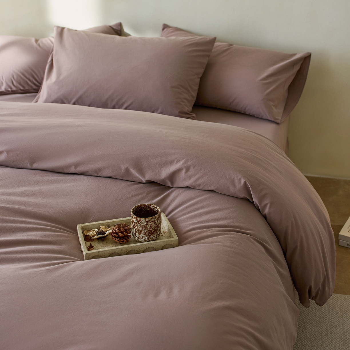 91家纺网 家纺一手货源 找家纺 轩和家居 2025新款全棉高支旧感砂洗长绒棉四件套 豆沙色