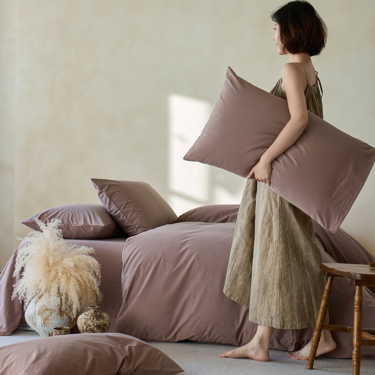 91家纺网 家纺一手货源 找家纺 轩和家居 2025新款全棉高支旧感砂洗长绒棉四件套 豆沙色