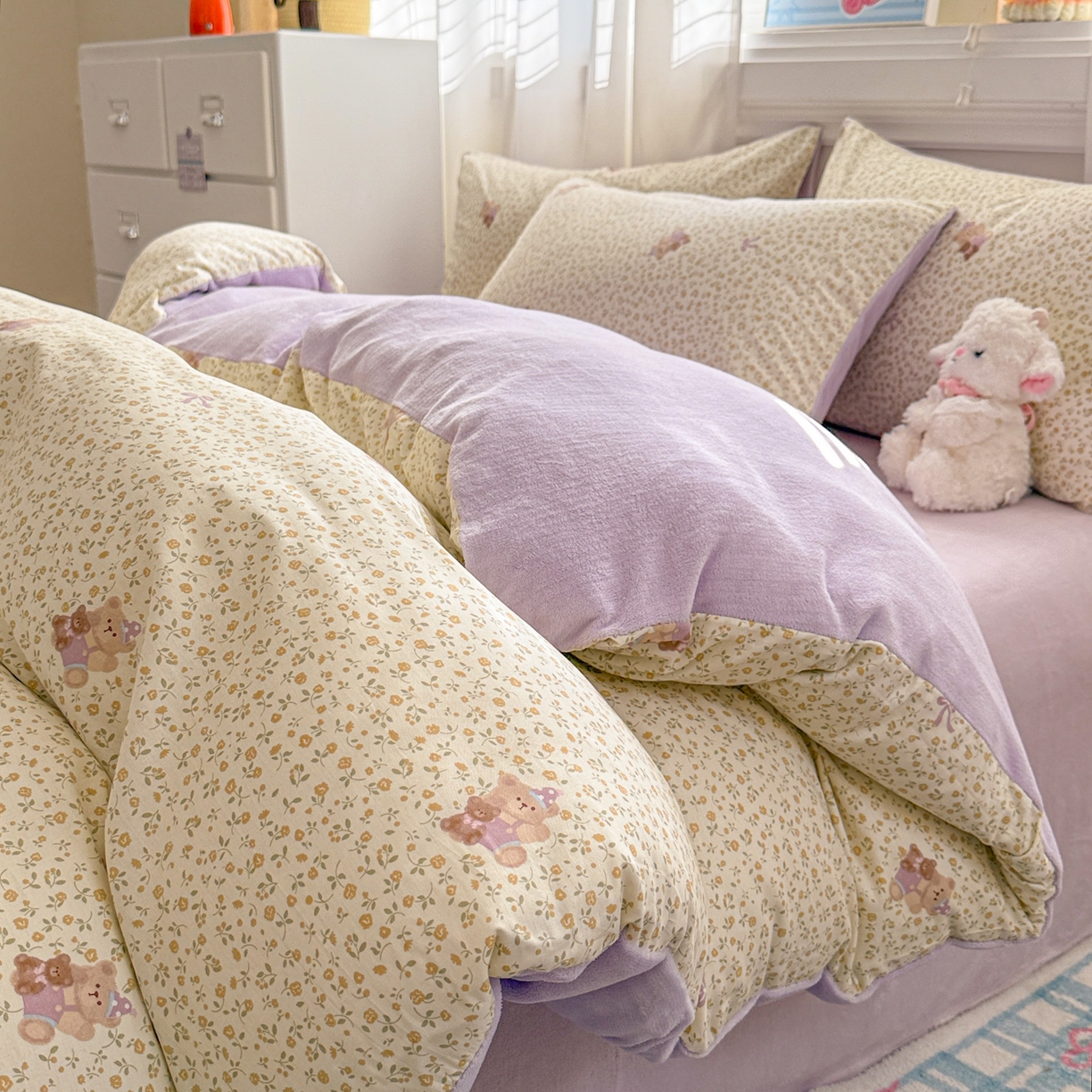 91家纺网 家纺一手货源 找家纺 呗旺鹿 2025新款卡通棉+绒牛奶绒棉绒四件套 闹钟麦田