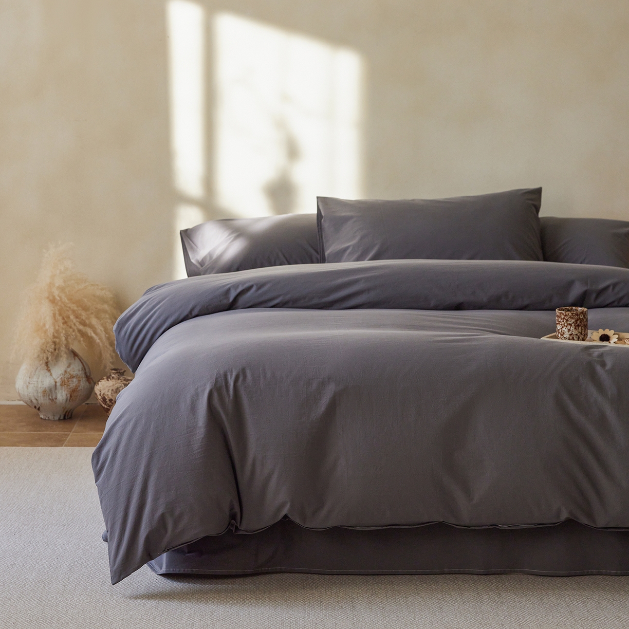 91家纺网 家纺一手货源 找家纺 轩和家居 2025新款全棉高支旧感砂洗长绒棉四件套 墨染灰