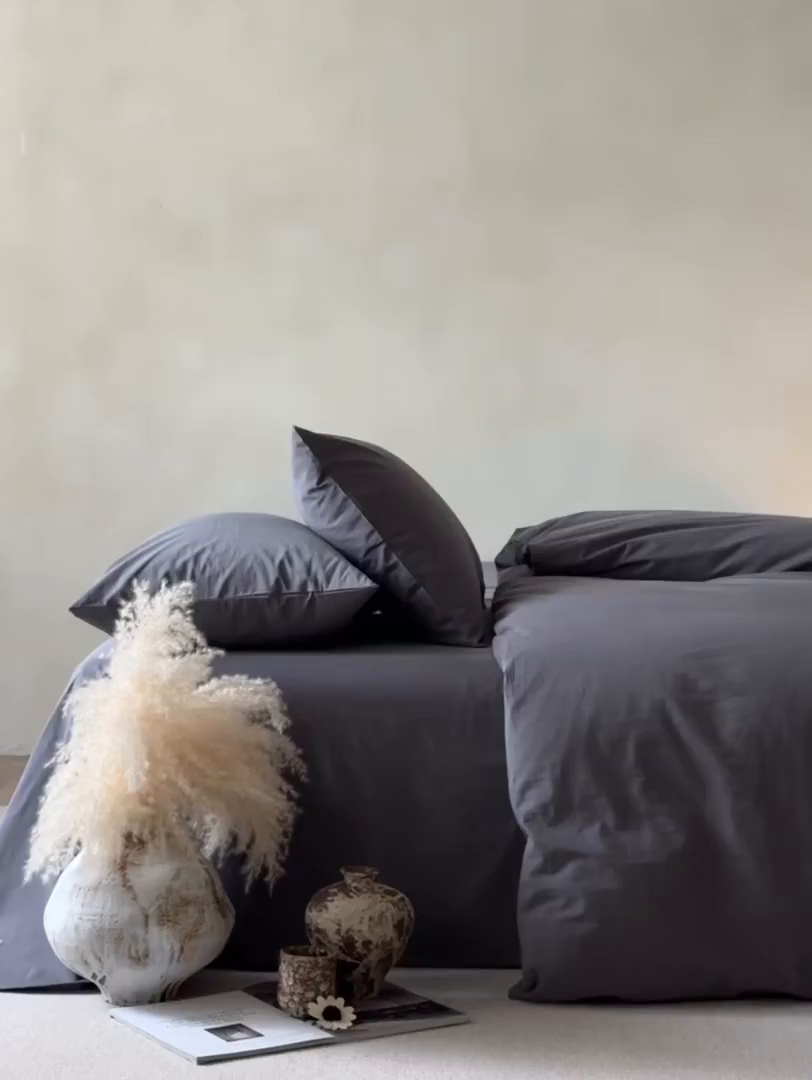 91家纺网 家纺一手货源 找家纺 轩和家居 2025新款全棉高支旧感砂洗长绒棉四件套 墨染灰