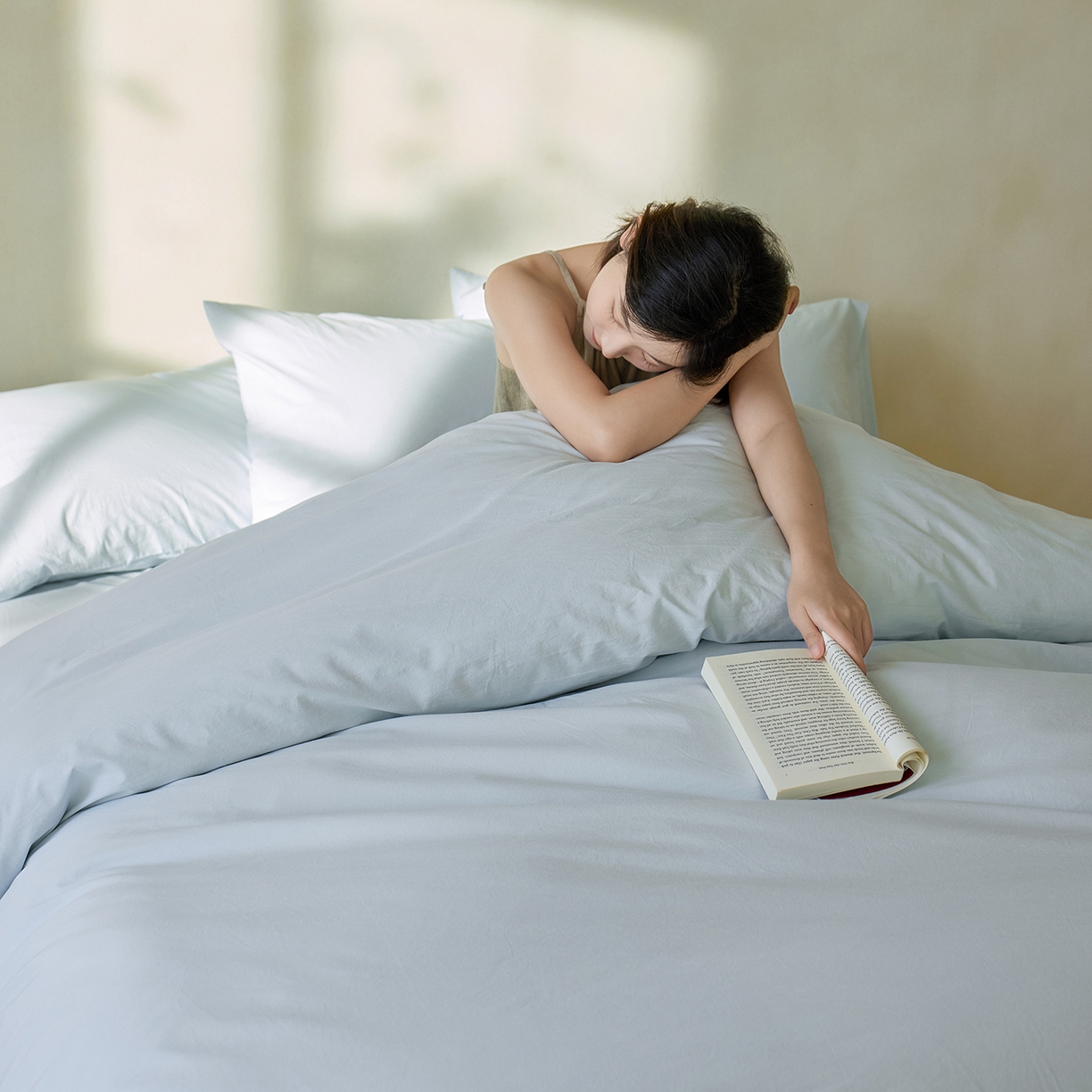 91家纺网 家纺一手货源 找家纺 轩和家居 2025新款全棉高支旧感砂洗长绒棉四件套 天空蓝