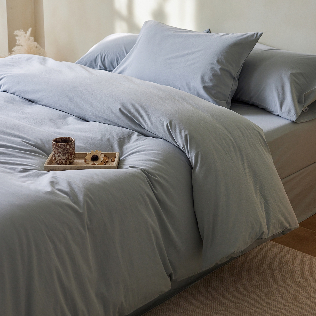 91家纺网 家纺一手货源 找家纺 轩和家居 2025新款全棉高支旧感砂洗长绒棉四件套 雾海蓝