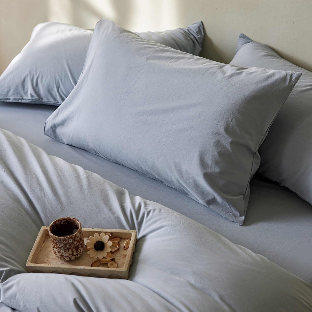 91家纺网 家纺一手货源 找家纺 轩和家居 2025新款全棉高支旧感砂洗长绒棉四件套 雾海蓝