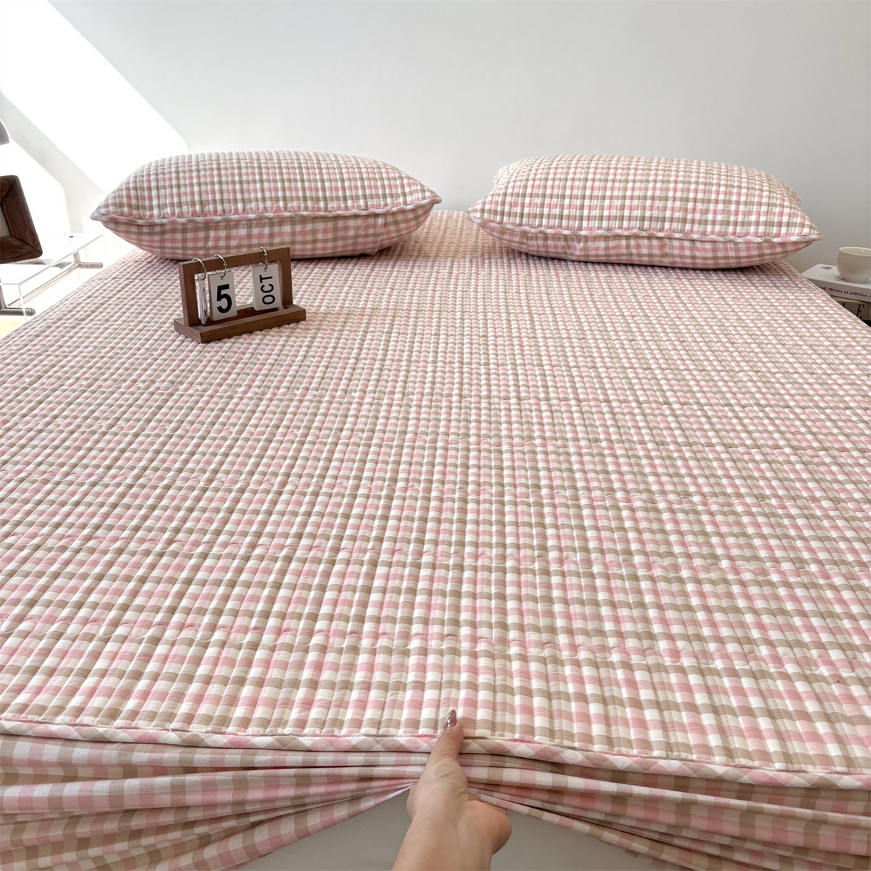 91家纺网 家纺一手货源 找家纺 居眠 2025新款格子全棉纯棉水洗棉棉花单床笠床笠单件单品床笠 夹棉款-印月粉