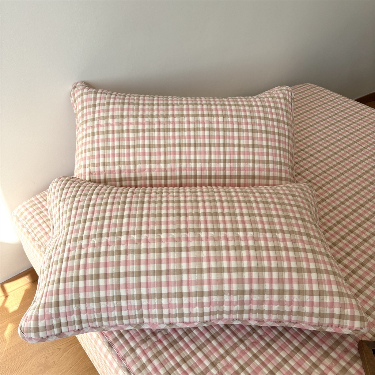 91家纺网 家纺一手货源 找家纺 居眠 2025新款格子全棉纯棉水洗棉棉花单床笠床笠单件单品床笠 夹棉款-印月粉