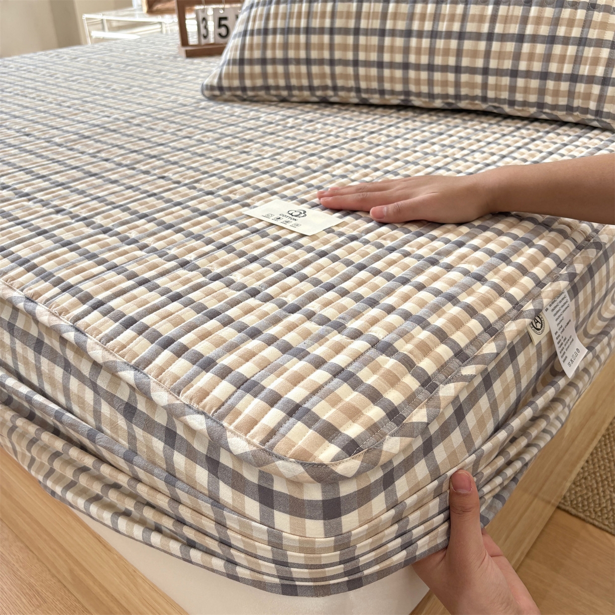 91家纺网 家纺一手货源 找家纺 居眠 2025新款格子全棉纯棉水洗棉棉花单床笠床笠单件单品床笠 夹棉款-印月灰