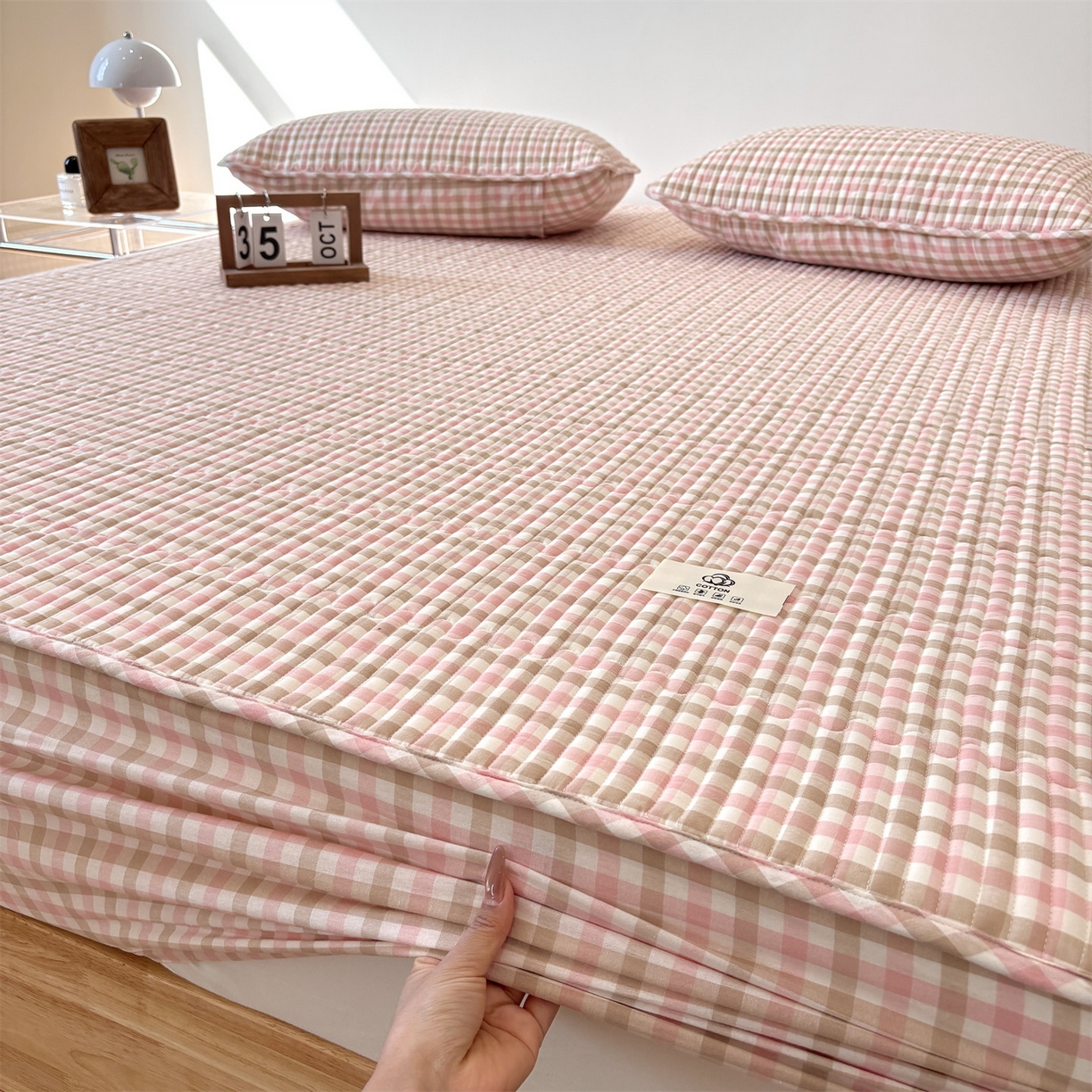 91家纺网 家纺一手货源 找家纺 居眠 2025新款格子全棉纯棉水洗棉棉花单床笠床笠单件单品床笠 夹棉款-印月粉