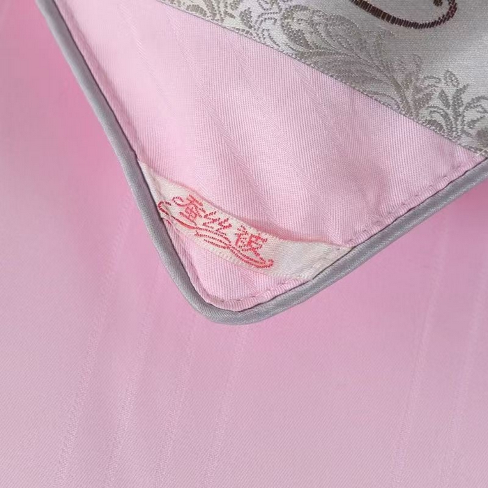 91家纺网 家纺一手货源 找家纺 畅畅家纺 2025新款长绒棉全棉纯棉条纹手工订花封口丝棉被冬被被子被芯 富贵粉色