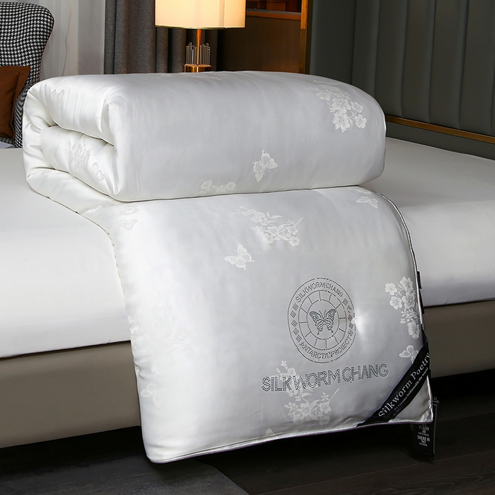 91家纺网 家纺一手货源 找家纺 （总）畅畅家纺 2025新款微商热款蝴蝶丝棉被加厚全棉纯棉莫代尔提花手工订花被子被芯