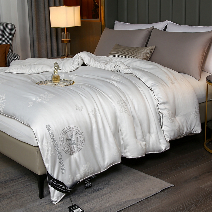 91家纺网 家纺一手货源 找家纺 畅畅家纺 2025新款微商热款蝴蝶丝棉被加厚全棉纯棉莫代尔提花手工订花被子被芯 经典白