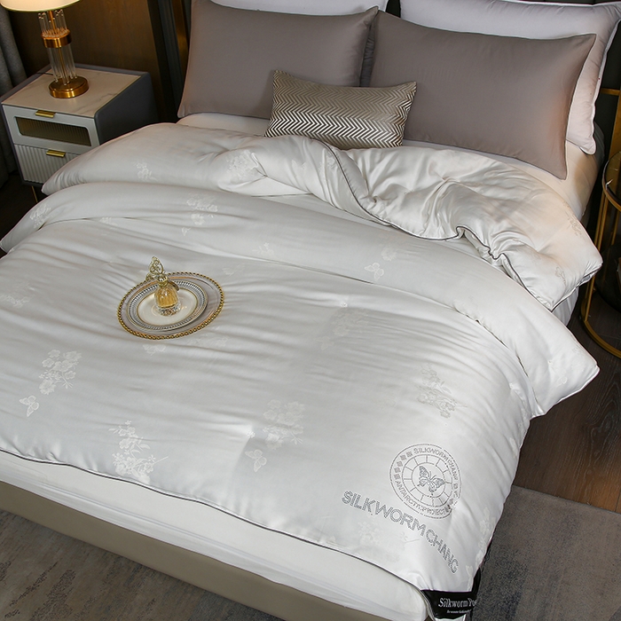 91家纺网 家纺一手货源 找家纺 畅畅家纺 2025新款微商热款蝴蝶丝棉被加厚全棉纯棉莫代尔提花手工订花被子被芯 经典白