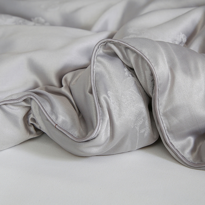 91家纺网 家纺一手货源 找家纺 畅畅家纺 2025新款微商热款蝴蝶丝棉被加厚全棉纯棉莫代尔提花手工订花被子被芯 经典灰