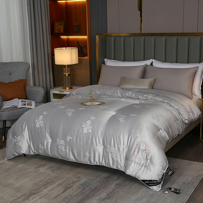 91家纺网 家纺一手货源 找家纺 畅畅家纺 2025新款微商热款蝴蝶丝棉被加厚全棉纯棉莫代尔提花手工订花被子被芯 经典灰