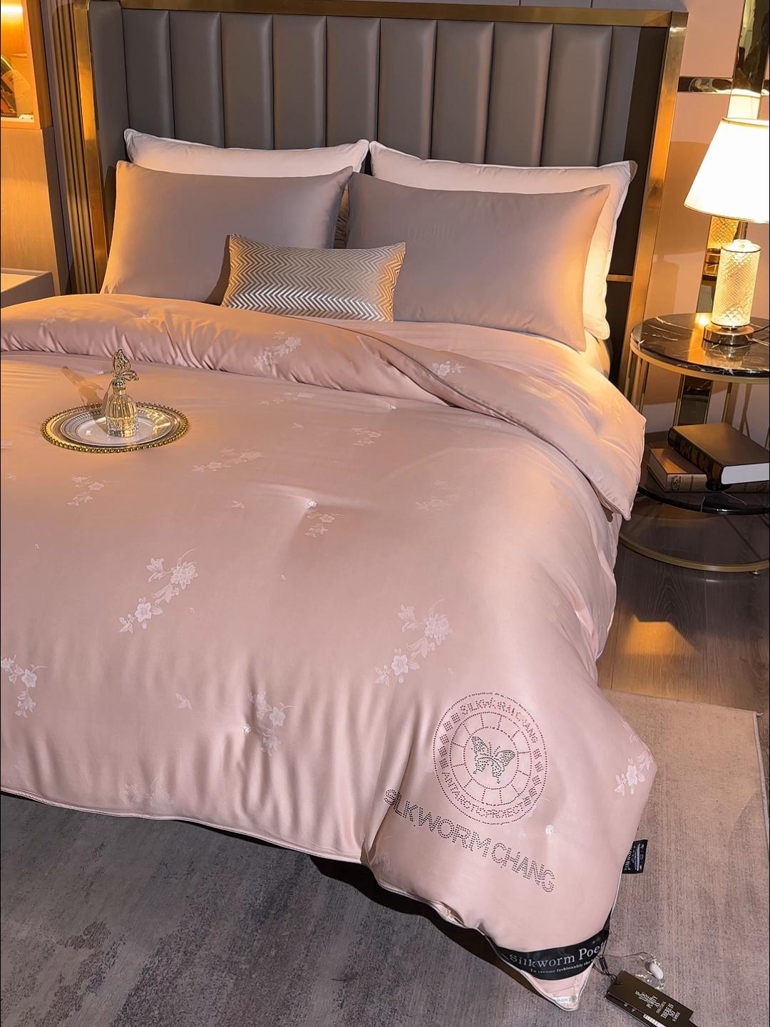 91家纺网 家纺一手货源 找家纺 （总）畅畅家纺 2025新款微商热款蝴蝶丝棉被加厚全棉纯棉莫代尔提花手工订花被子被芯