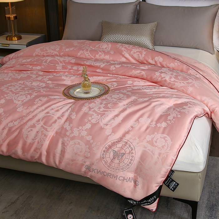 91家纺网 家纺一手货源 找家纺 畅畅家纺 2025新款微商热款蝴蝶丝棉被加厚全棉纯棉莫代尔提花手工订花被子被芯 粉玉