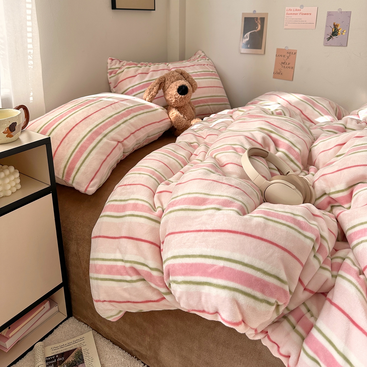 91家纺网 家纺一手货源 找家纺 艾咪-Amy ntmy 2025新款治愈系条纹牛奶绒四件套 粉奈焦糖