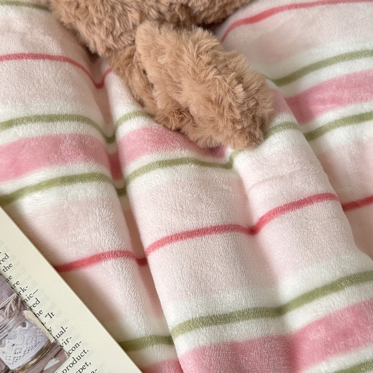 91家纺网 家纺一手货源 找家纺 艾咪-Amy ntmy 2025新款治愈系条纹牛奶绒四件套 粉奈焦糖