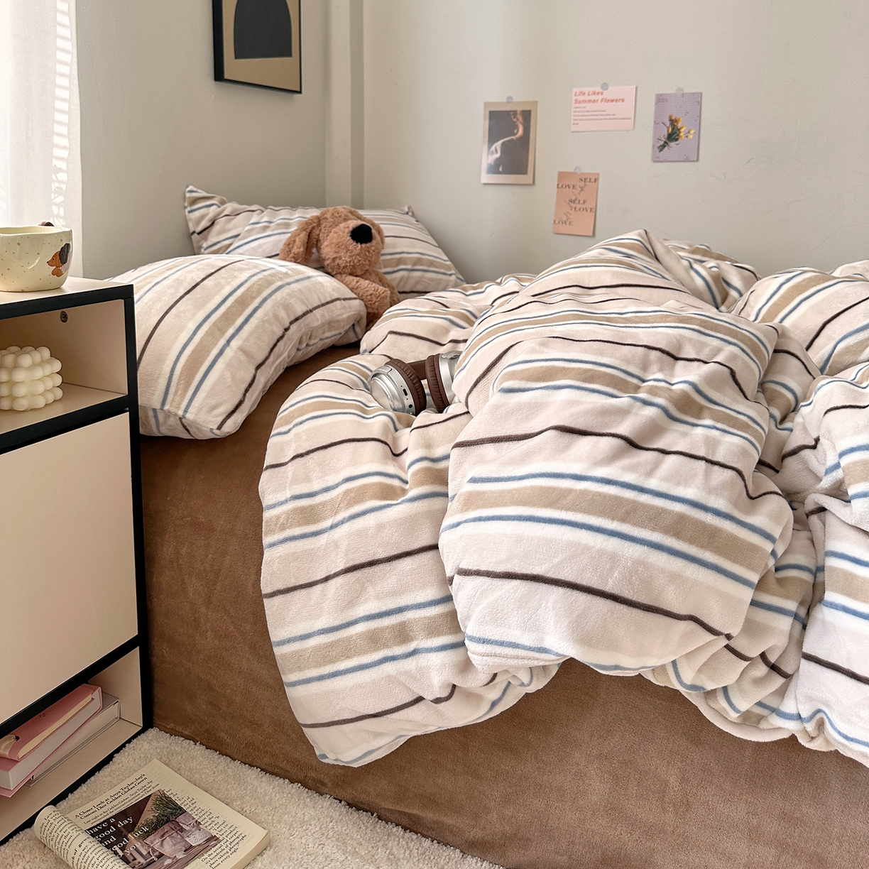 91家纺网 家纺一手货源 找家纺 艾咪-Amy ntmy 2025新款治愈系条纹牛奶绒四件套 奶咖焦糖