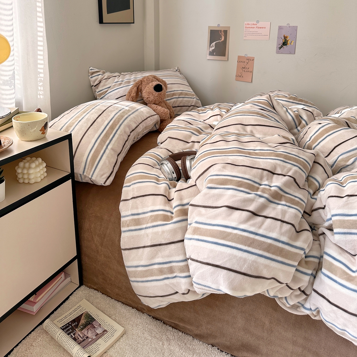 91家纺网 家纺一手货源 找家纺 艾咪-Amy ntmy 2025新款治愈系条纹牛奶绒四件套 奶咖焦糖