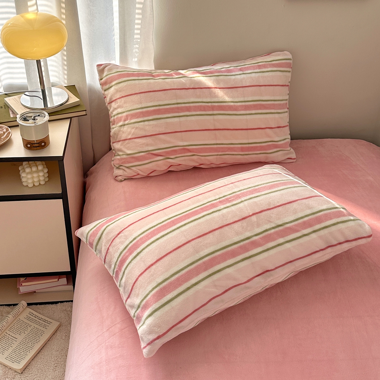 91家纺网 家纺一手货源 找家纺 艾咪-Amy ntmy 2025新款治愈系条纹牛奶绒四件套 粉奈新粉