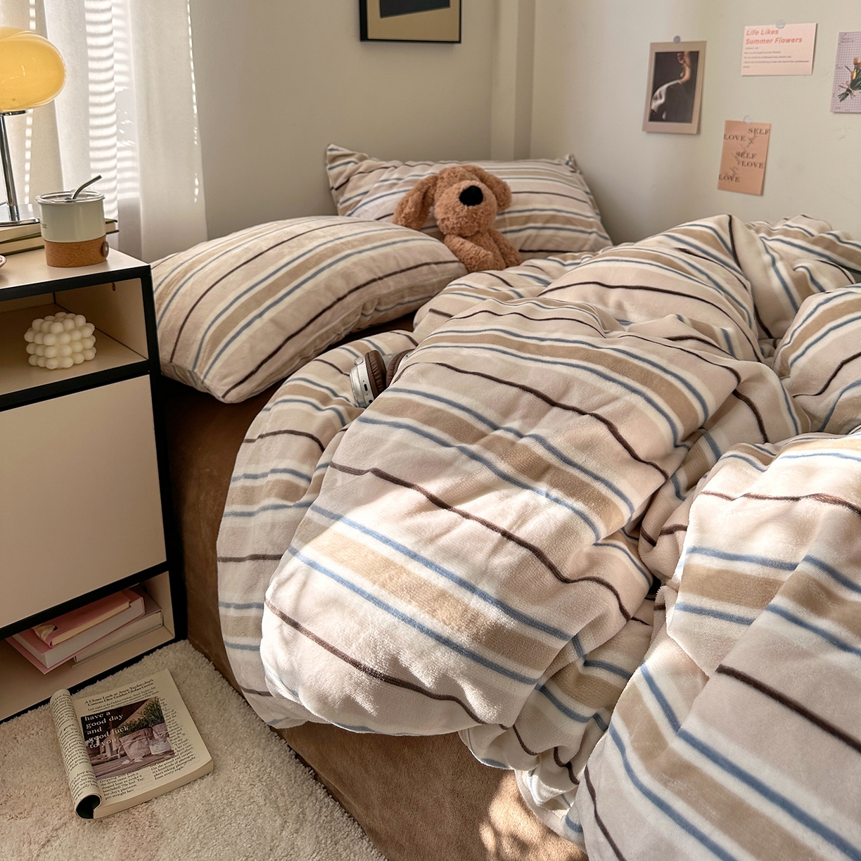 91家纺网 家纺一手货源 找家纺 艾咪-Amy ntmy 2025新款治愈系条纹牛奶绒四件套 奶咖焦糖