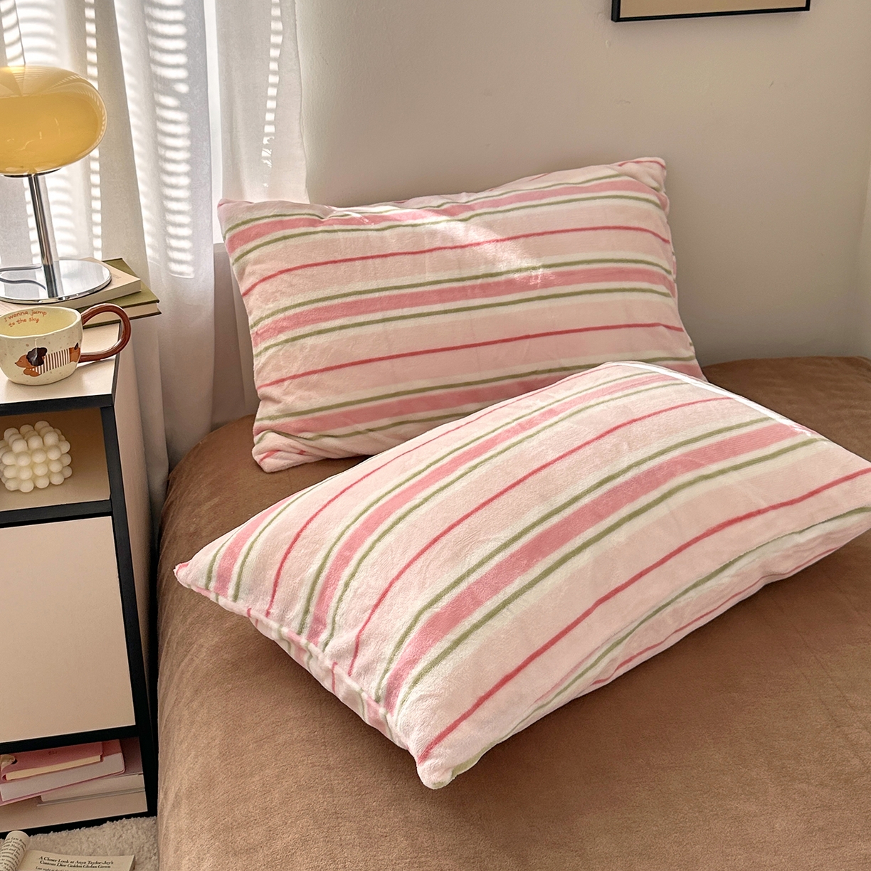 91家纺网 家纺一手货源 找家纺 艾咪-Amy ntmy 2025新款治愈系条纹牛奶绒四件套 粉奈焦糖