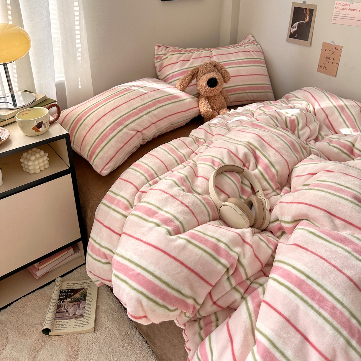 91家纺网 家纺一手货源 找家纺 艾咪-Amy ntmy 2025新款治愈系条纹牛奶绒四件套 粉奈焦糖