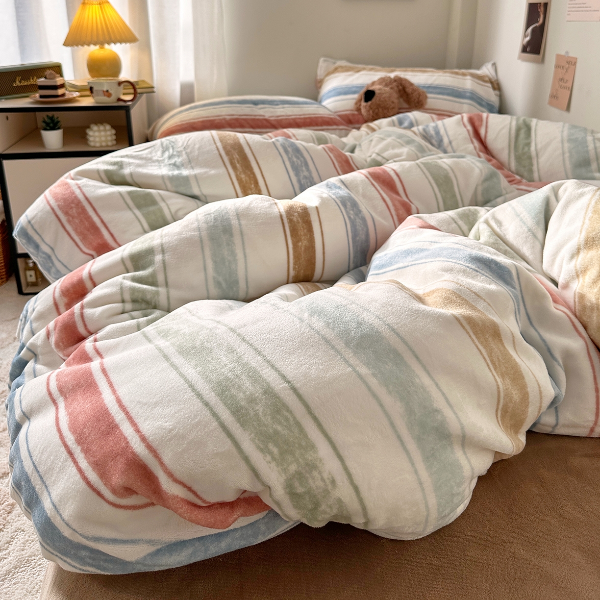 91家纺网 家纺一手货源 找家纺 艾咪-Amy ntmy 2025新款治愈系条纹牛奶绒四件套 香草焦糖