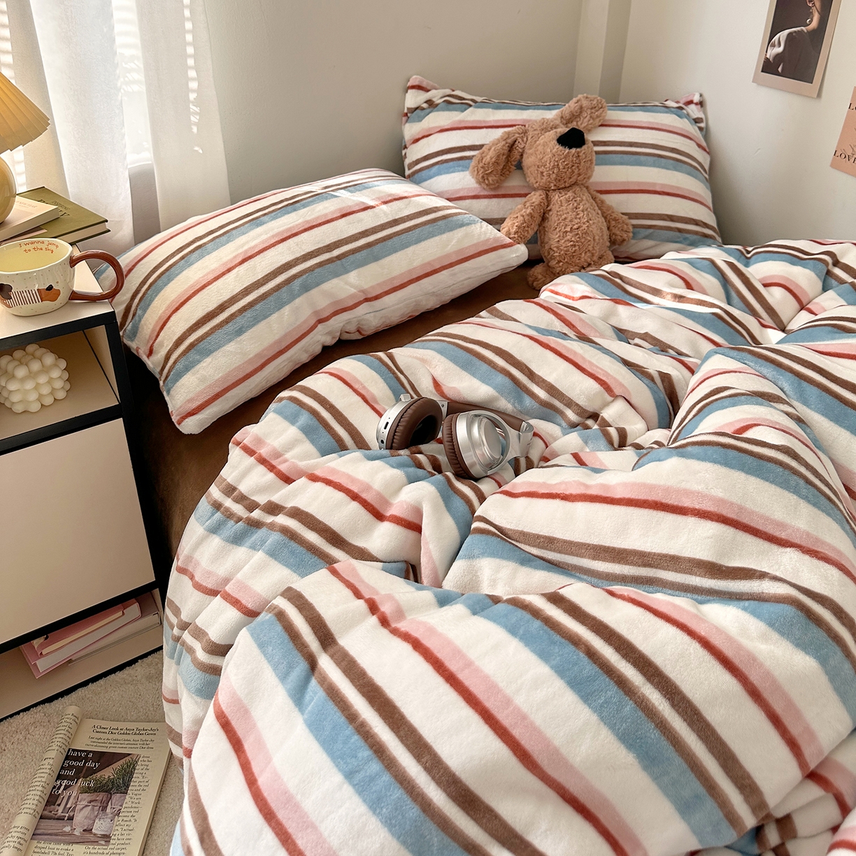 91家纺网 家纺一手货源 找家纺 艾咪-Amy ntmy 2025新款治愈系条纹牛奶绒四件套 拿铁焦糖