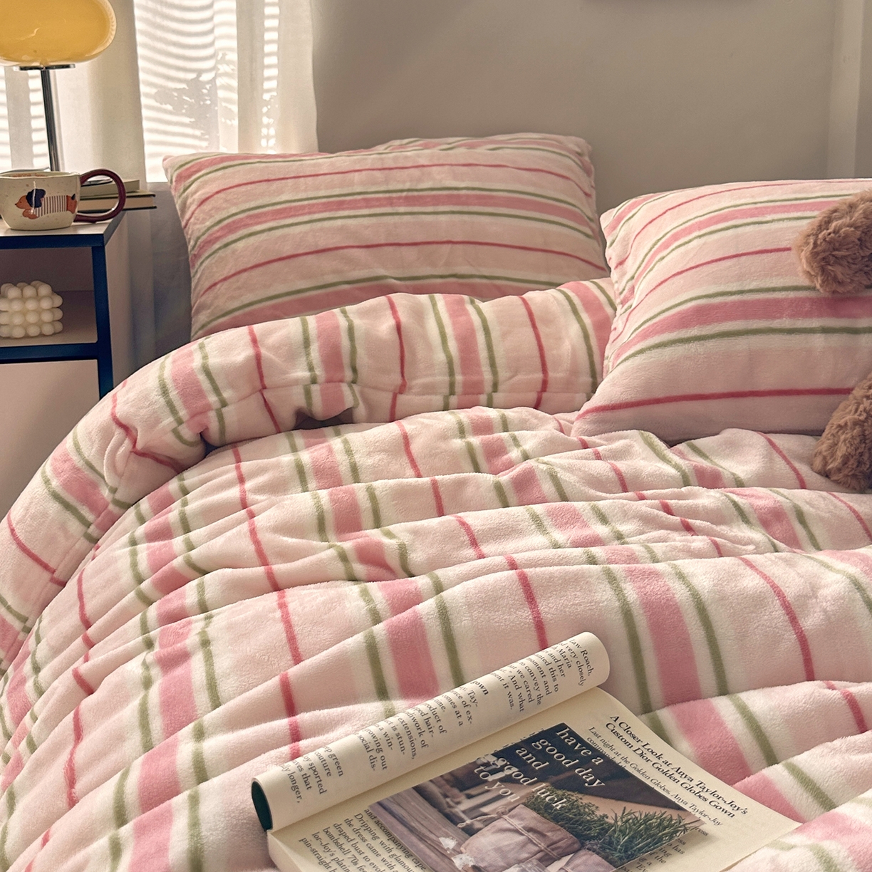 91家纺网 家纺一手货源 找家纺 艾咪-Amy ntmy 2025新款治愈系条纹牛奶绒四件套 粉奈焦糖