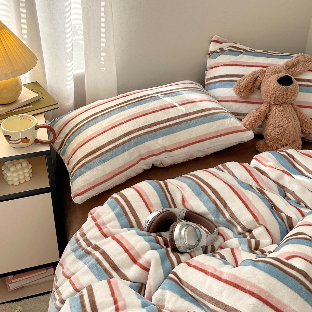 91家纺网 家纺一手货源 找家纺 艾咪-Amy ntmy 2025新款治愈系条纹牛奶绒四件套 拿铁焦糖