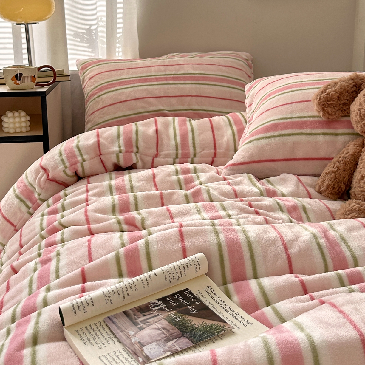 91家纺网 家纺一手货源 找家纺 艾咪-Amy ntmy 2025新款治愈系条纹牛奶绒四件套 粉奈焦糖