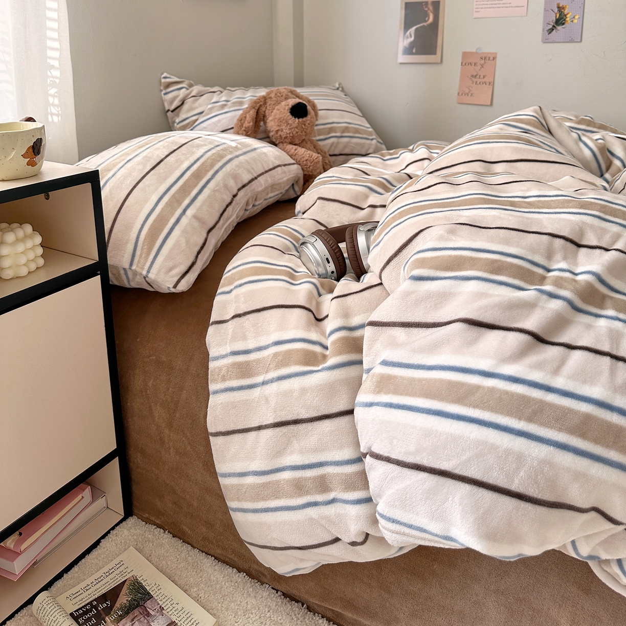 91家纺网 家纺一手货源 找家纺 艾咪-Amy ntmy 2025新款治愈系条纹牛奶绒四件套 奶咖焦糖