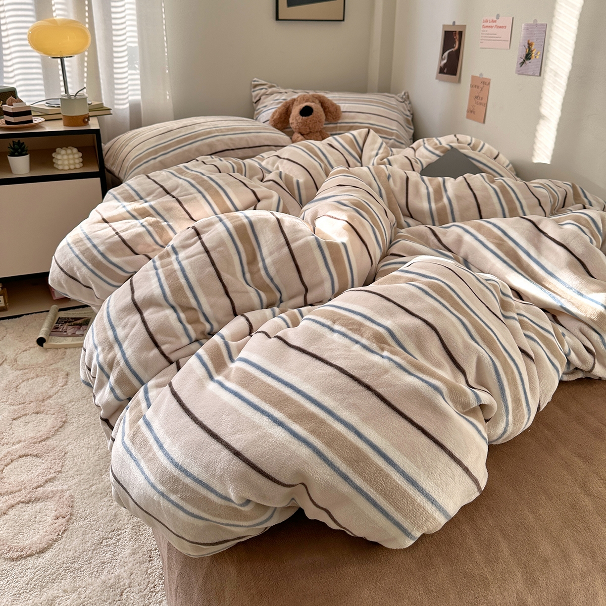 91家纺网 家纺一手货源 找家纺 艾咪-Amy ntmy 2025新款治愈系条纹牛奶绒四件套 奶咖焦糖