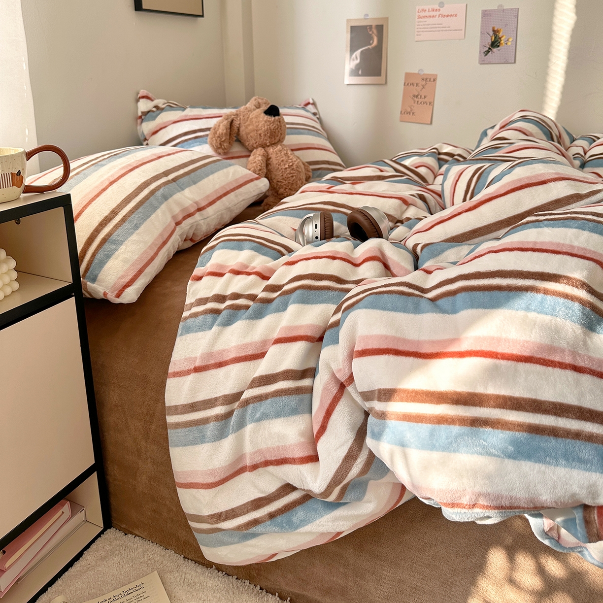 91家纺网 家纺一手货源 找家纺 艾咪-Amy ntmy 2025新款治愈系条纹牛奶绒四件套 拿铁焦糖