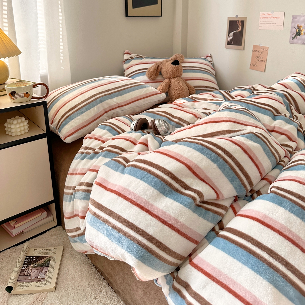 91家纺网 家纺一手货源 找家纺 艾咪-Amy ntmy 2025新款治愈系条纹牛奶绒四件套 拿铁焦糖