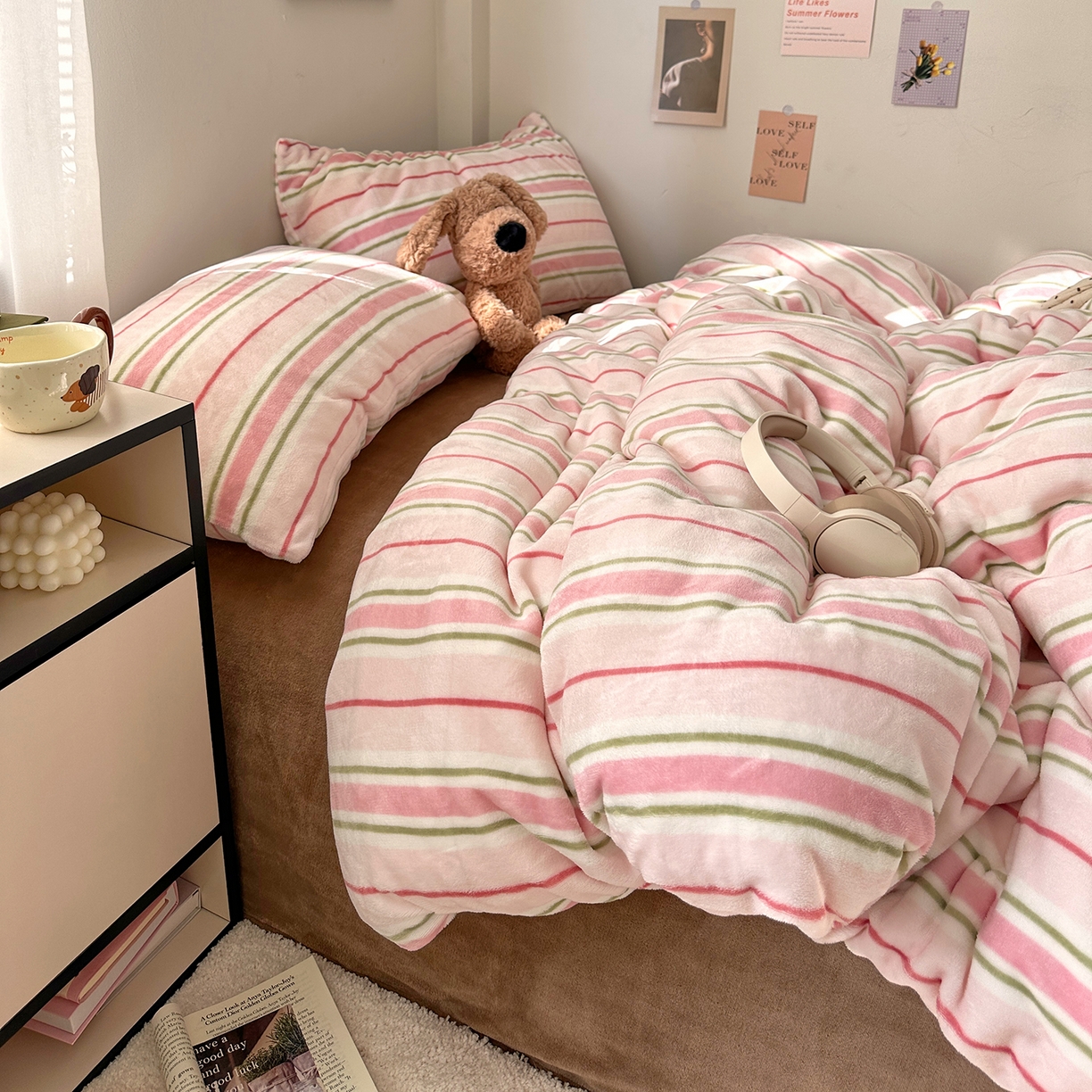 91家纺网 家纺一手货源 找家纺 艾咪-Amy ntmy 2025新款治愈系条纹牛奶绒四件套 粉奈焦糖