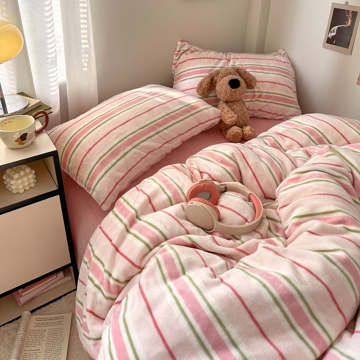 91家纺网 家纺一手货源 找家纺 艾咪-Amy ntmy 2025新款治愈系条纹牛奶绒四件套 粉奈新粉