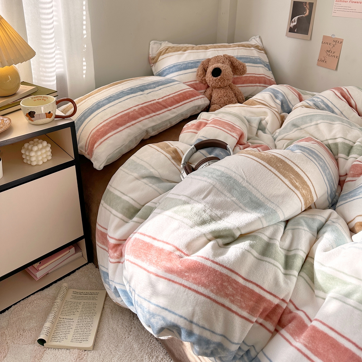 91家纺网 家纺一手货源 找家纺 艾咪-Amy ntmy 2025新款治愈系条纹牛奶绒四件套 香草焦糖