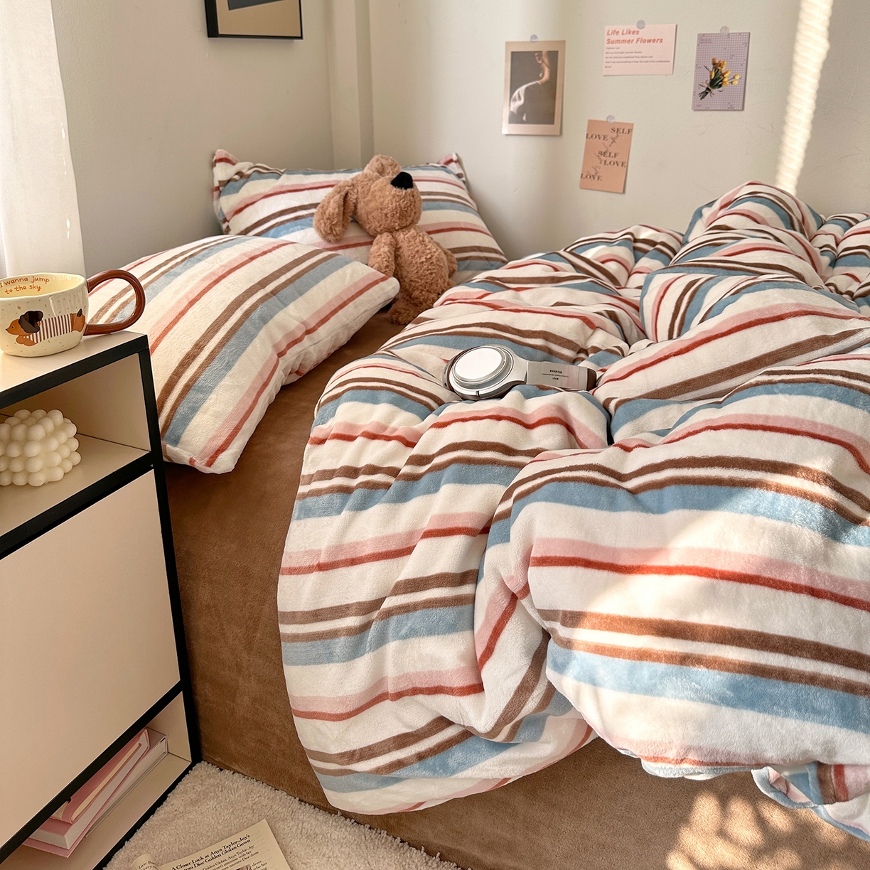 91家纺网 家纺一手货源 找家纺 艾咪-Amy ntmy 2025新款治愈系条纹牛奶绒四件套 拿铁焦糖