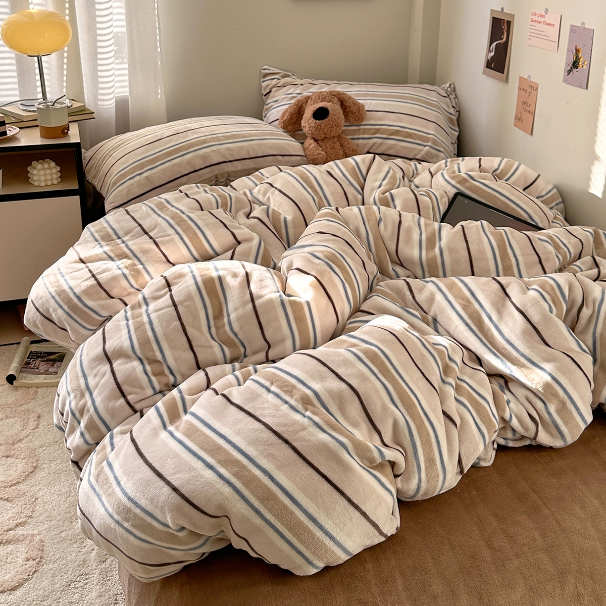 91家纺网 家纺一手货源 找家纺 艾咪-Amy ntmy 2025新款治愈系条纹牛奶绒四件套 奶咖焦糖