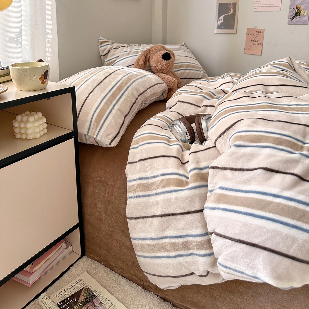 91家纺网 家纺一手货源 找家纺 艾咪-Amy ntmy 2025新款治愈系条纹牛奶绒四件套 奶咖焦糖